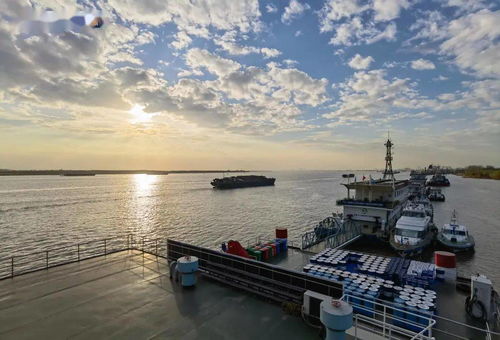 创新高 长江干线港口货物吞吐量超35亿吨 航运界